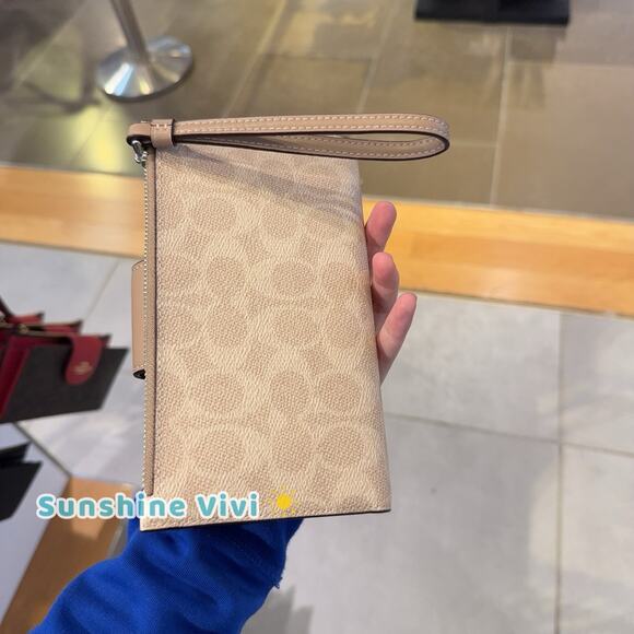 NWT Coach Phone Wallet In Signature Canvas CW780 SV/Sand/Taupe - Picture 4 of 5